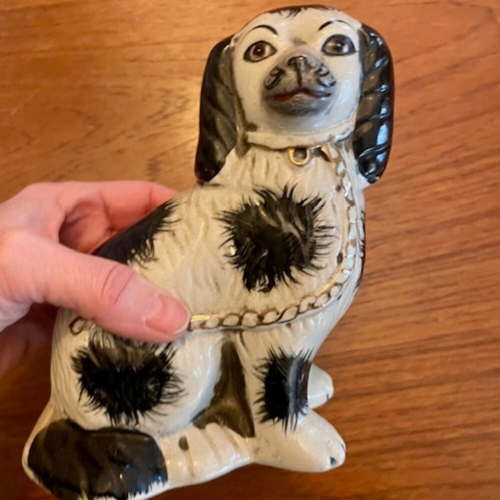 Vintage Staffordshire Blk & Wht Spaniel Dog Figurine - Picture 3 of 11